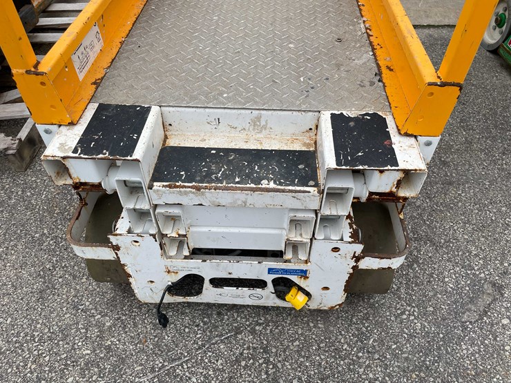 #1369-•-10'-scissor-lift-(o2)-image-20