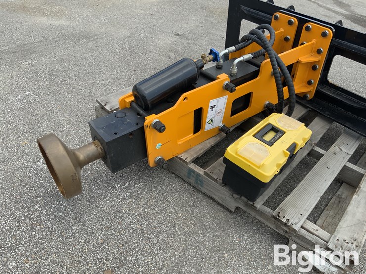 2025-giyi-680-skid-steer-post-driver-image-14