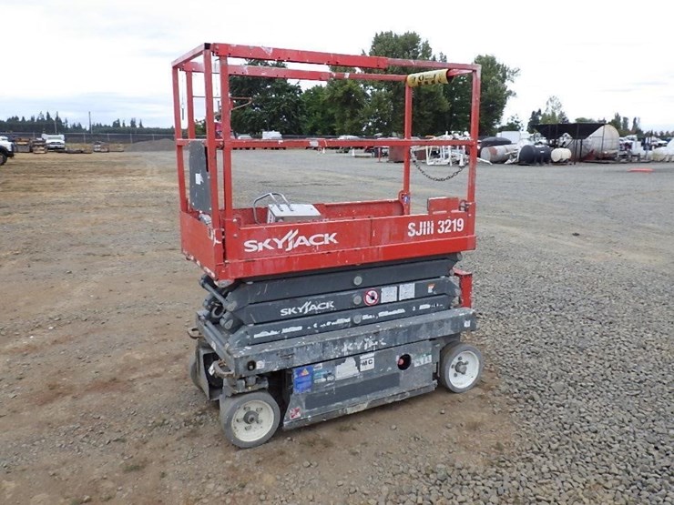 2017-skyjack-sj3219-scissor-lift-image-1