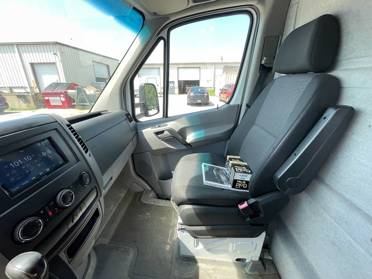 2011-freightliner-sprinter-3500-image-35
