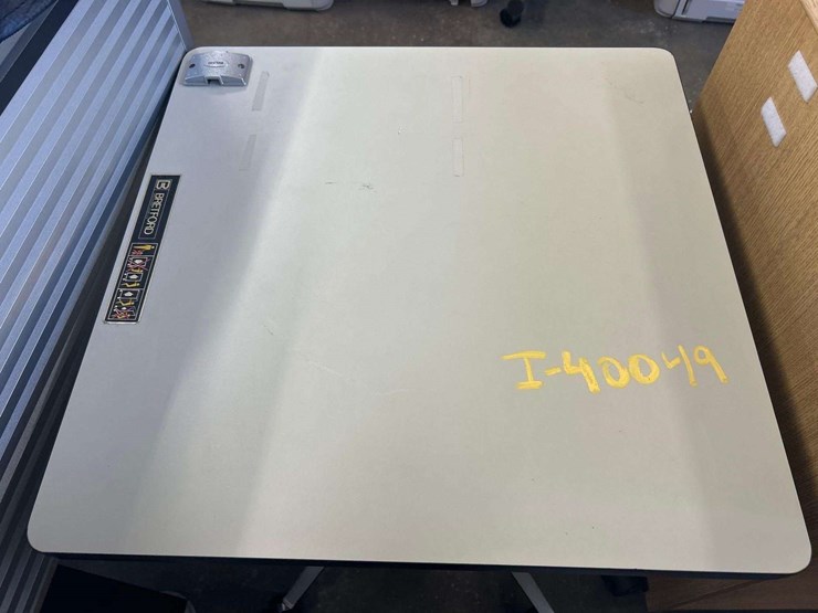 bretford-rolling-table-image-1
