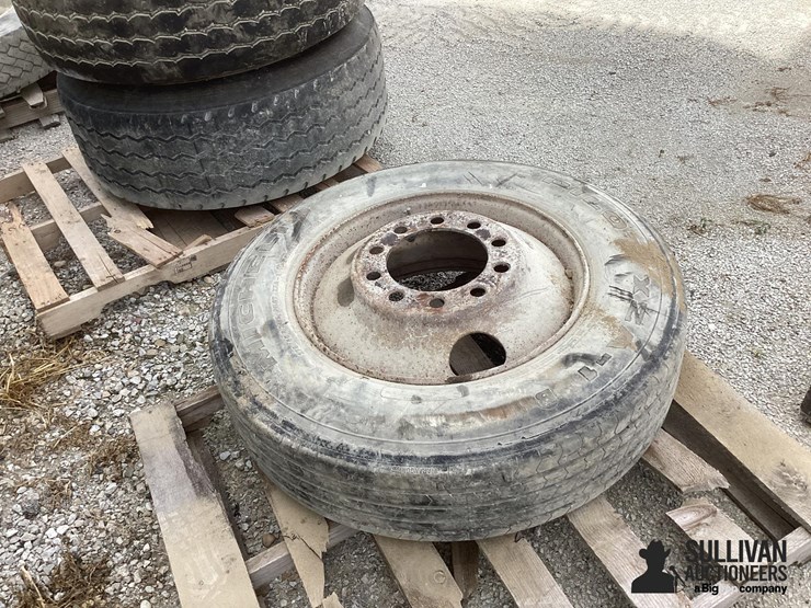 275/80r24.5-tire-&-rim-image-6