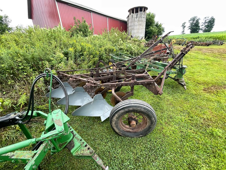 #7465-•-john-deere-3-bottom-plow-image-2