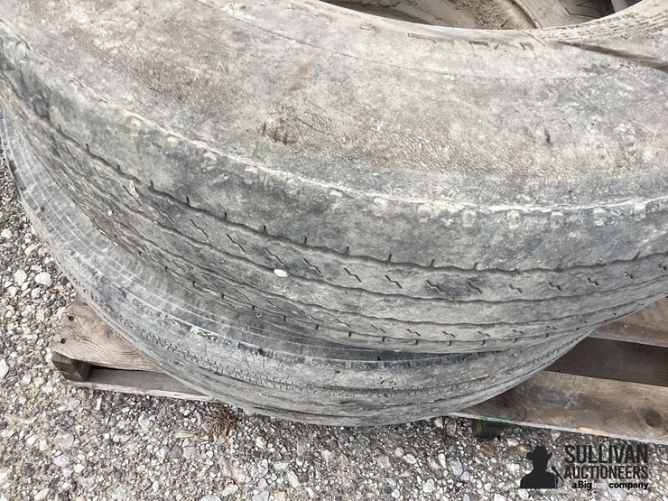 305/70r22.5-tires-&-rim-image-10