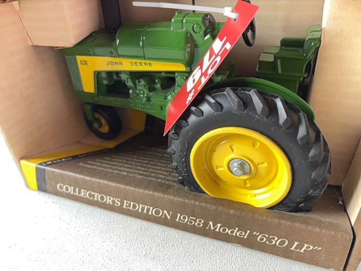 john-deere-collectors-edition-1958-model-“630-lp”-tractor-image-4