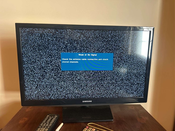 2017-samsung-tv,-jvc-vcr,-and-contents-image-2