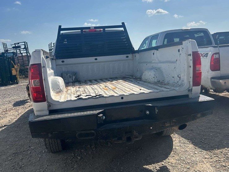 2011-chevy-2500-ext-cab-4x4-pickup-image-4