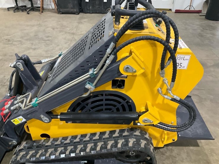 #1000-•-new-land-hero-pld-t460-mini-track-skid-steer-loader-image-9