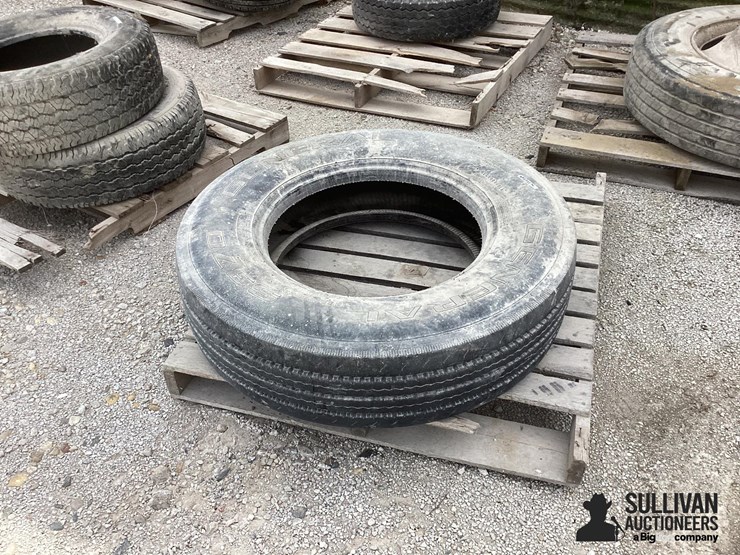 295/75r22.5-tire-image-1