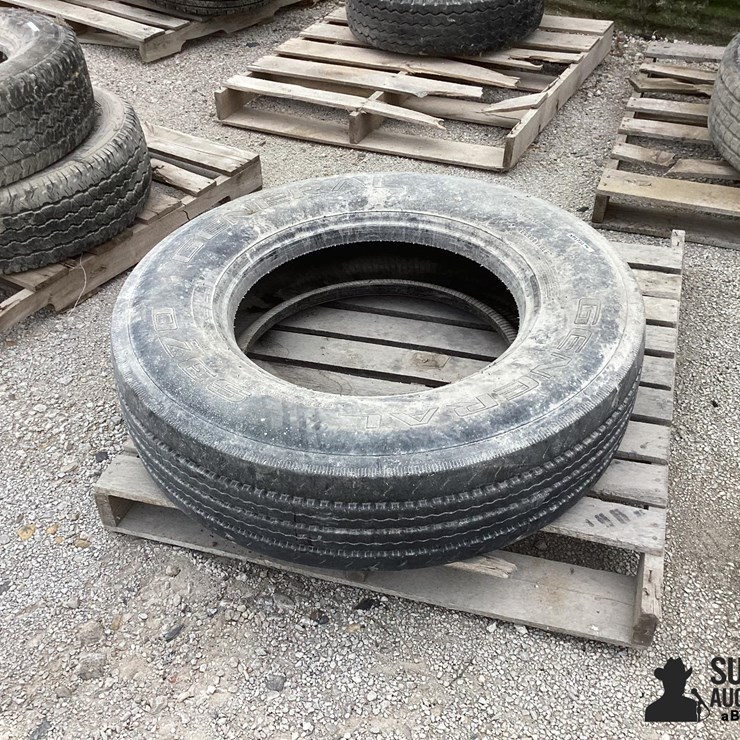 295/75R22.5 Tire