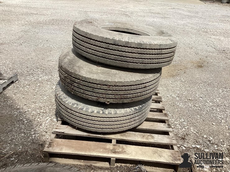11r17.5-tires-&-rims-image-11
