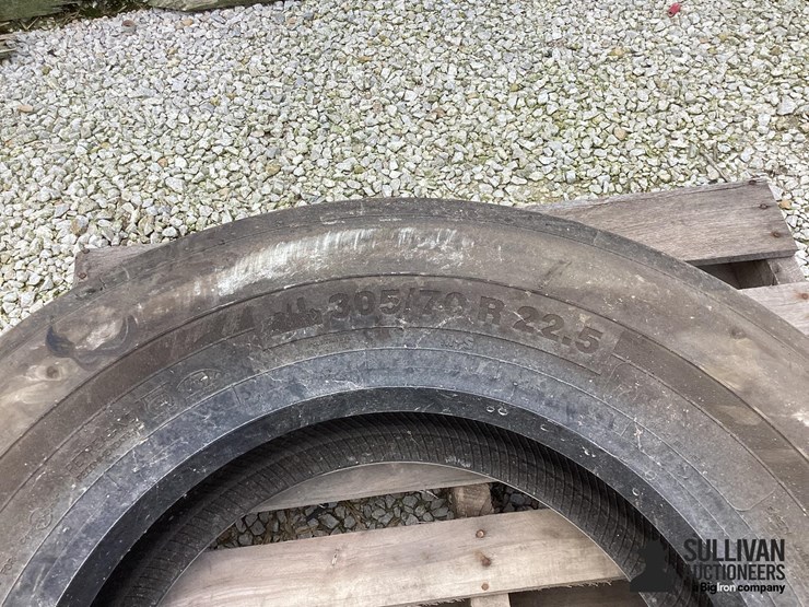305/70r22.5-tire-image-15