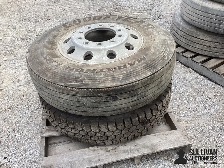 11r22.5-tires-&-rims-image-6