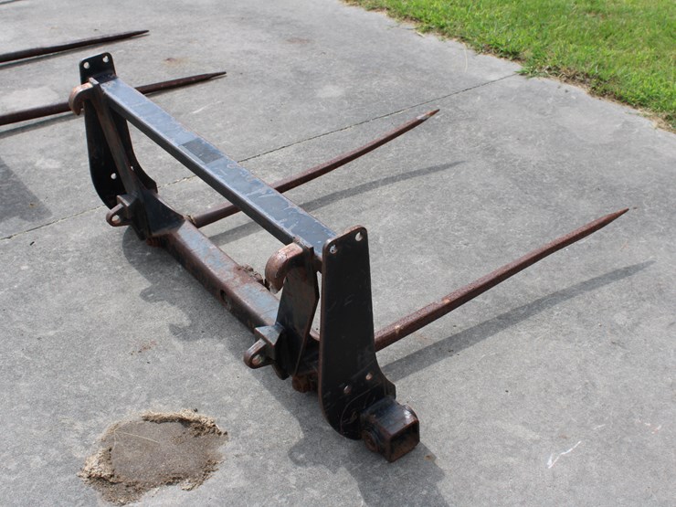 #4100-•-front-end-loader-1-bale-hay-spear-image-2