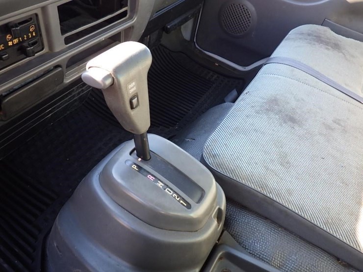2000-isuzu-npr-image-23