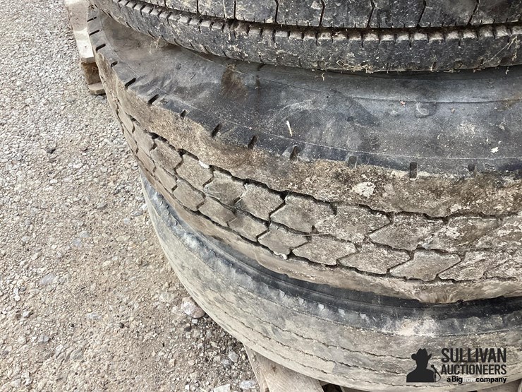11r22.5-tires-&-rims-image-14