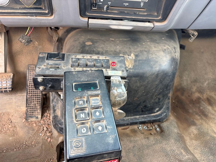1996-ford-ds-bucket-truck-image-24