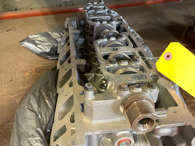 #2136-•-ford-cylinder-head-(pr3)-image-3
