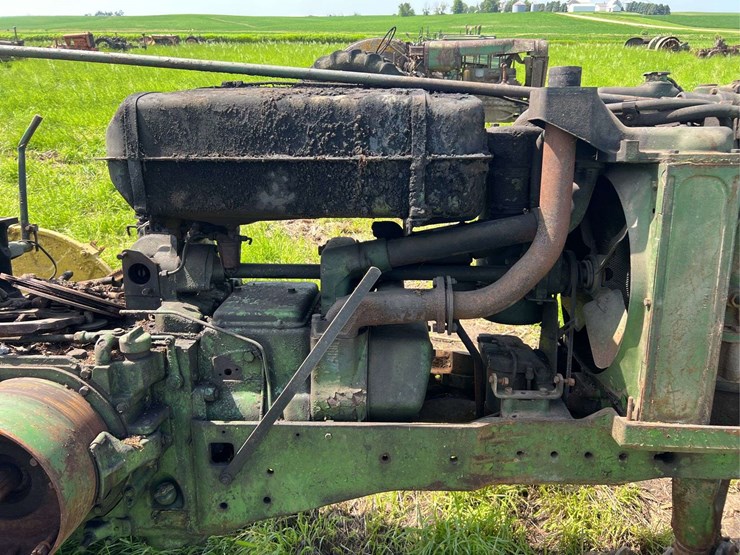 john-deere-70-image-11