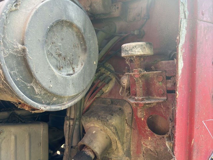 freightliner-semi-with-cummins-engine-image-80