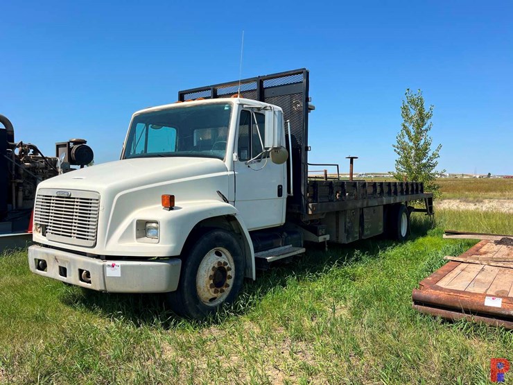 1998-freightliner-fl70-image-1