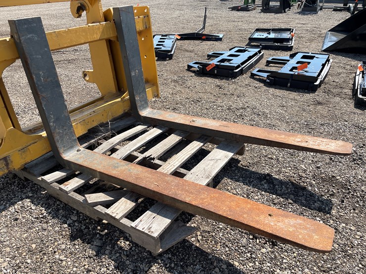 #6341-•-john-deere-worksite-loader-forks-image-7