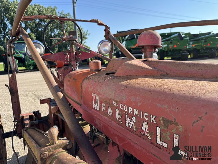 1940-farmall-h-2wd-tractor-w/hyd-loader-&-trip-bucket-image-18