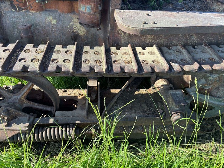 caterpillar-fifteen-crawler-image-29