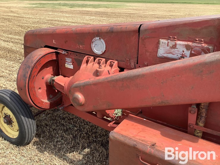 new-holland-1280-small-square-baler-image-10