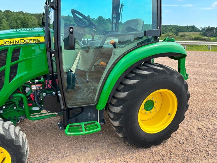 2018-john-deere-3033r-image-13
