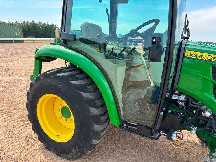 2018-john-deere-3033r-image-17