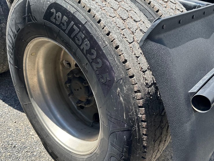 2020-kenworth-t880-image-8