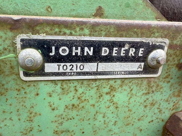 john-deere-210-image-26