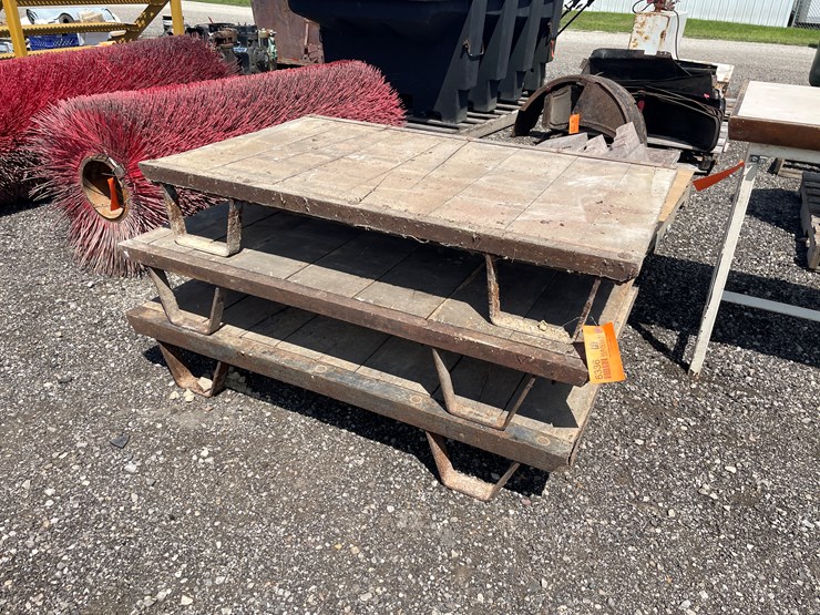 #6336-•-(3)-metal-foot-pallets-image-1