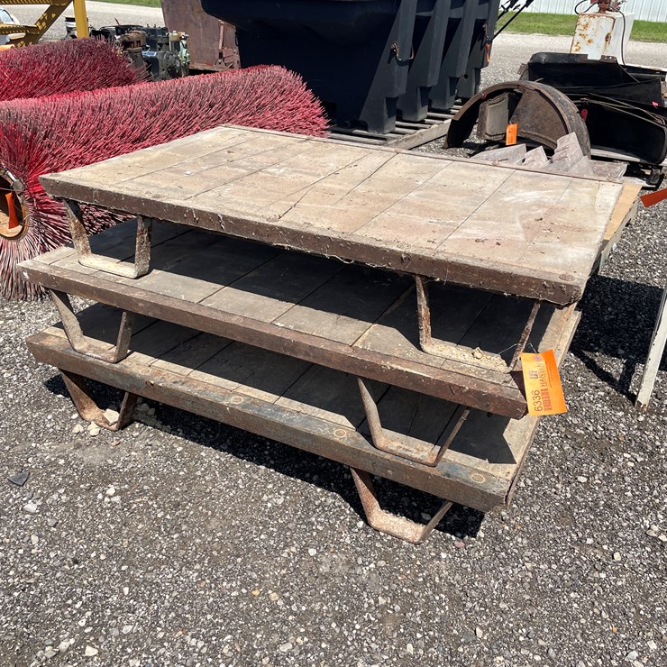 #6336 • (3) Metal Foot Pallets