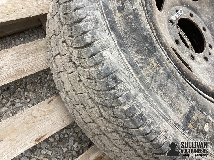 275/70r18-tire-&-rim-image-11