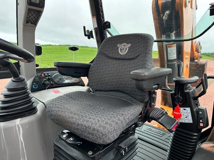 2019-case-580sn-image-52