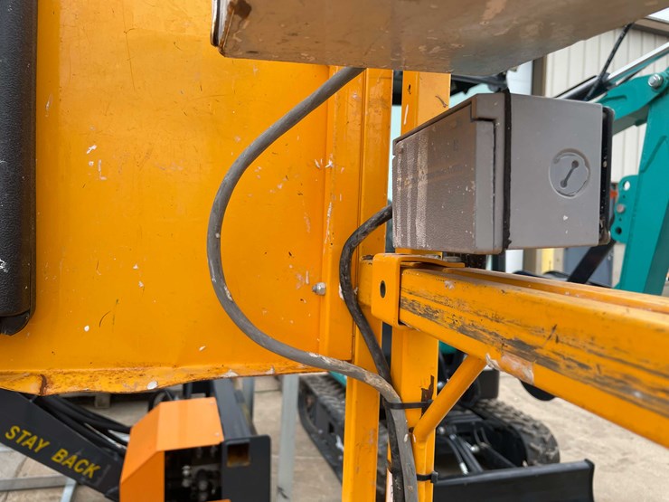 #1369-•-10'-scissor-lift-(o2)-image-41