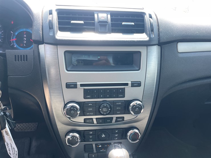 #6296-•-2010-ford-fusion-se-sedan-(has-wi-title)-image-26