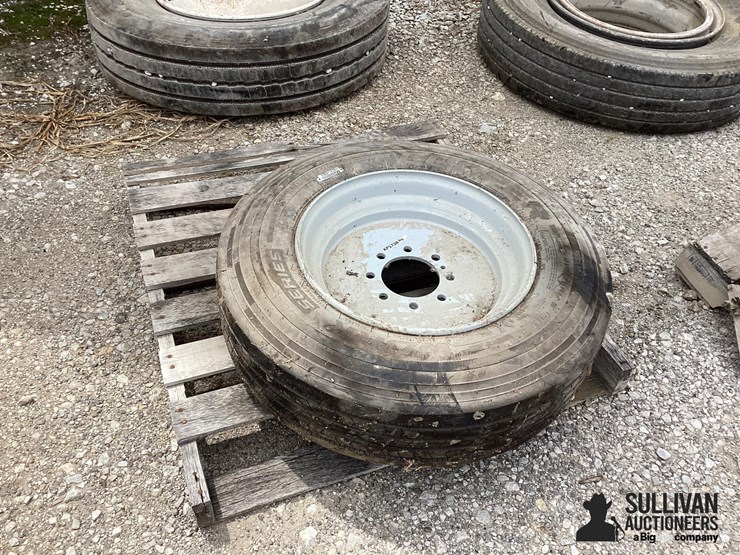 215/75r17.5-tire-&-rim-image-7