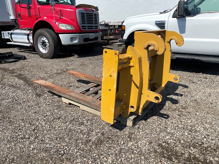 #6341-•-john-deere-worksite-loader-forks-image-3