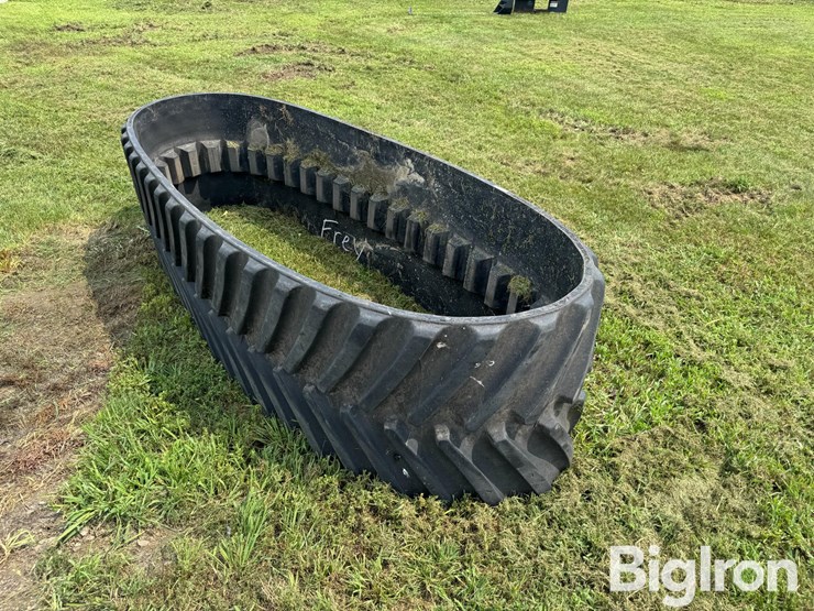 goodyear-30"-quad-track-track-image-5