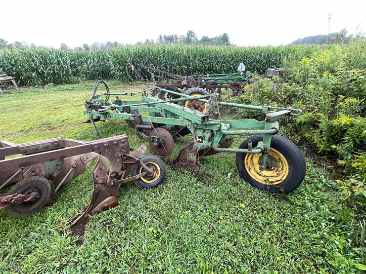 #7464-•-john-deere,-moldboard-plow-image-4
