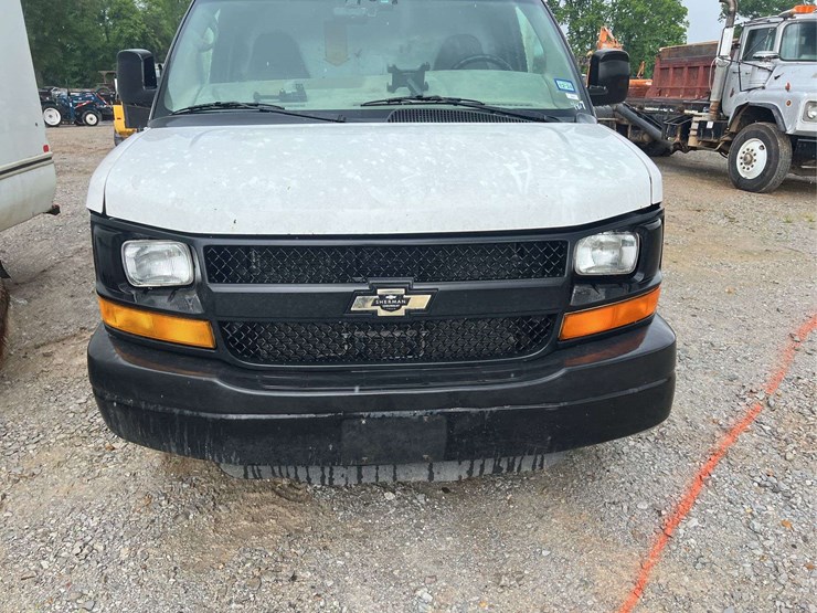 2010-gmc-3500-image-7
