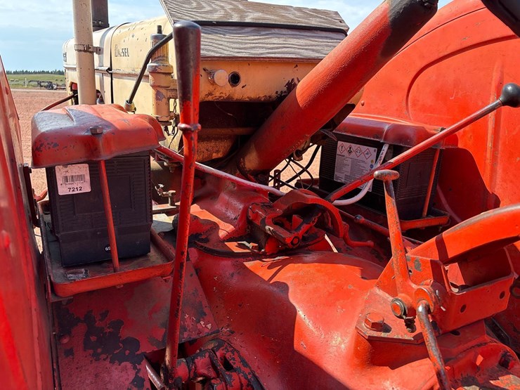 1957-case-900-tractor-image-12