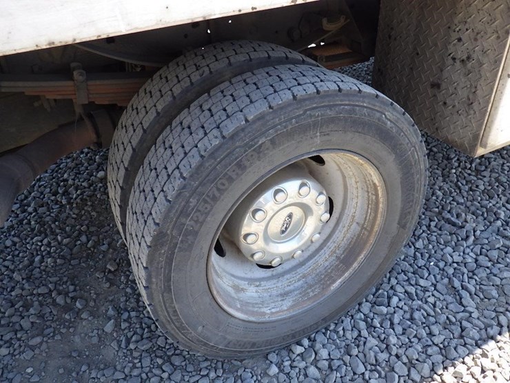 2014-ford-f550-image-31