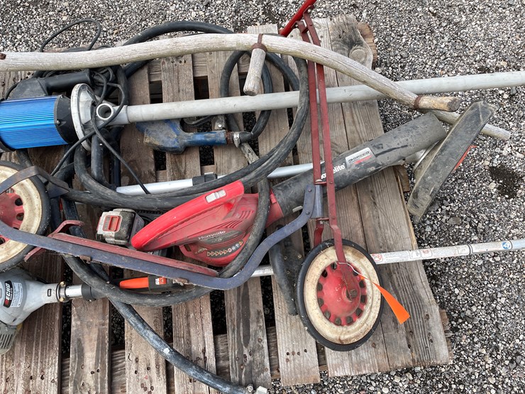#6329-•-pallet-of-misc.-garden-tools-image-8