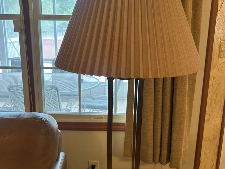 two-end-tables,-lamp-&-contents-image-4