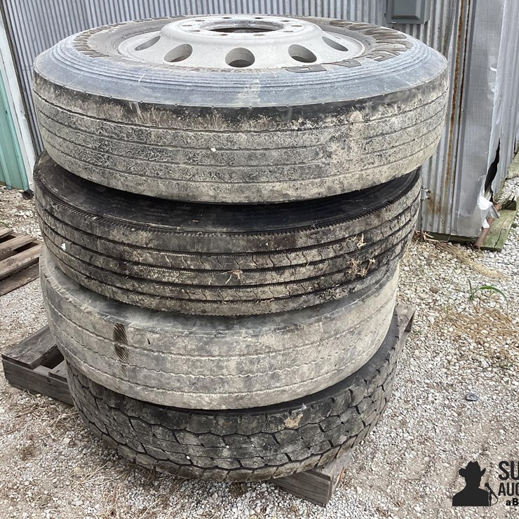 11R24.5 Tires & Rims