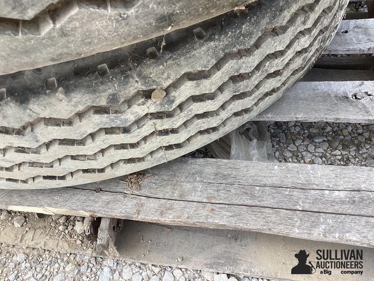 11r24.5-tires-&-rims-image-13
